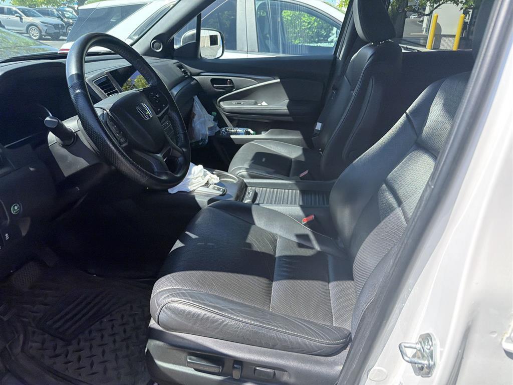 Certified Used 2023 Platinum White Pearl Honda EX-L image 6