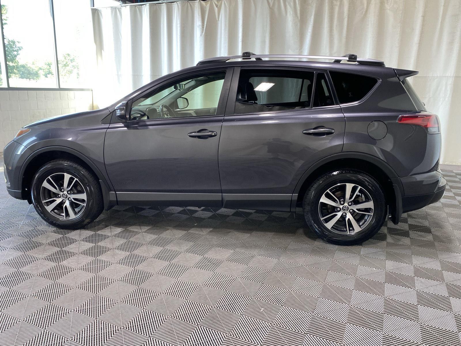 Used 2018 Magnetic Gray Metallic Toyota XLE image 4