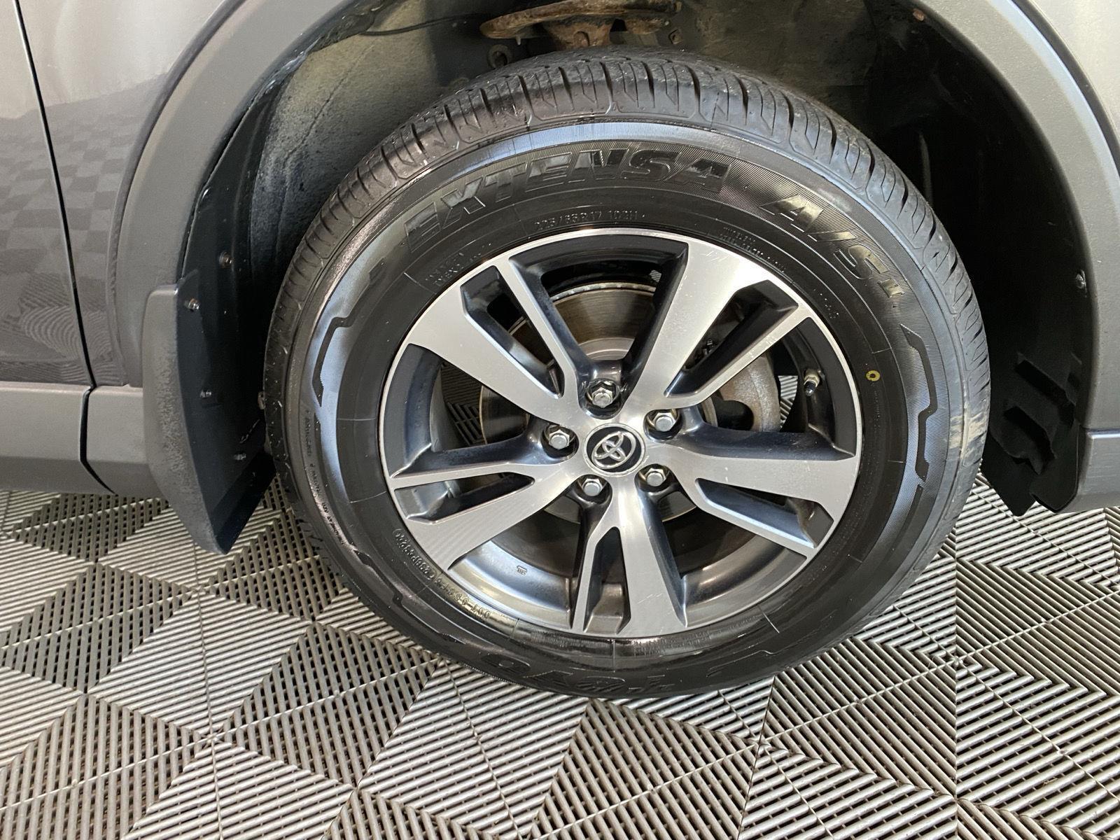 Used 2018 Magnetic Gray Metallic Toyota XLE image 9