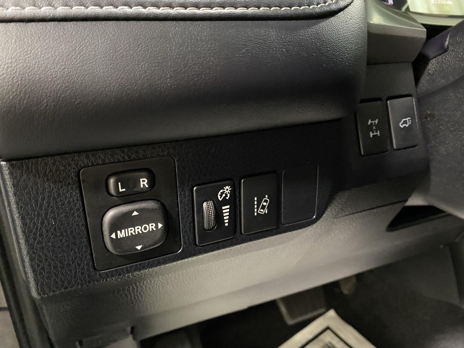 Used 2018 Magnetic Gray Metallic Toyota XLE image 17
