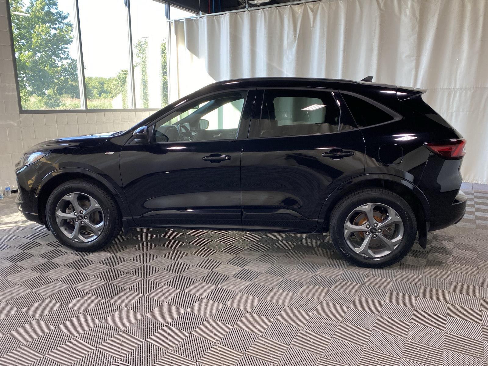Used 2023 Agate Black Ford ST-Line Select image 4