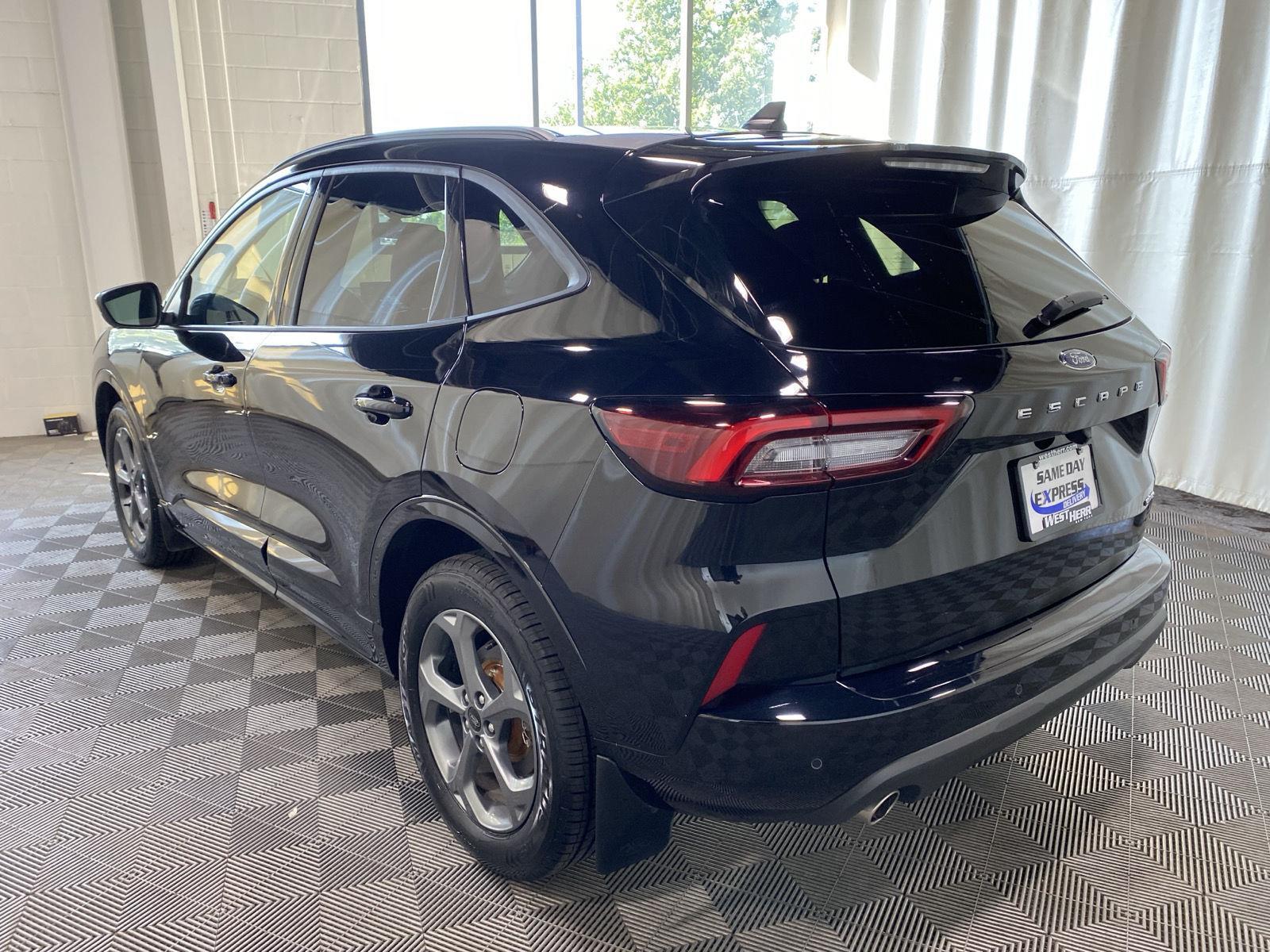 Used 2023 Agate Black Ford ST-Line Select image 5