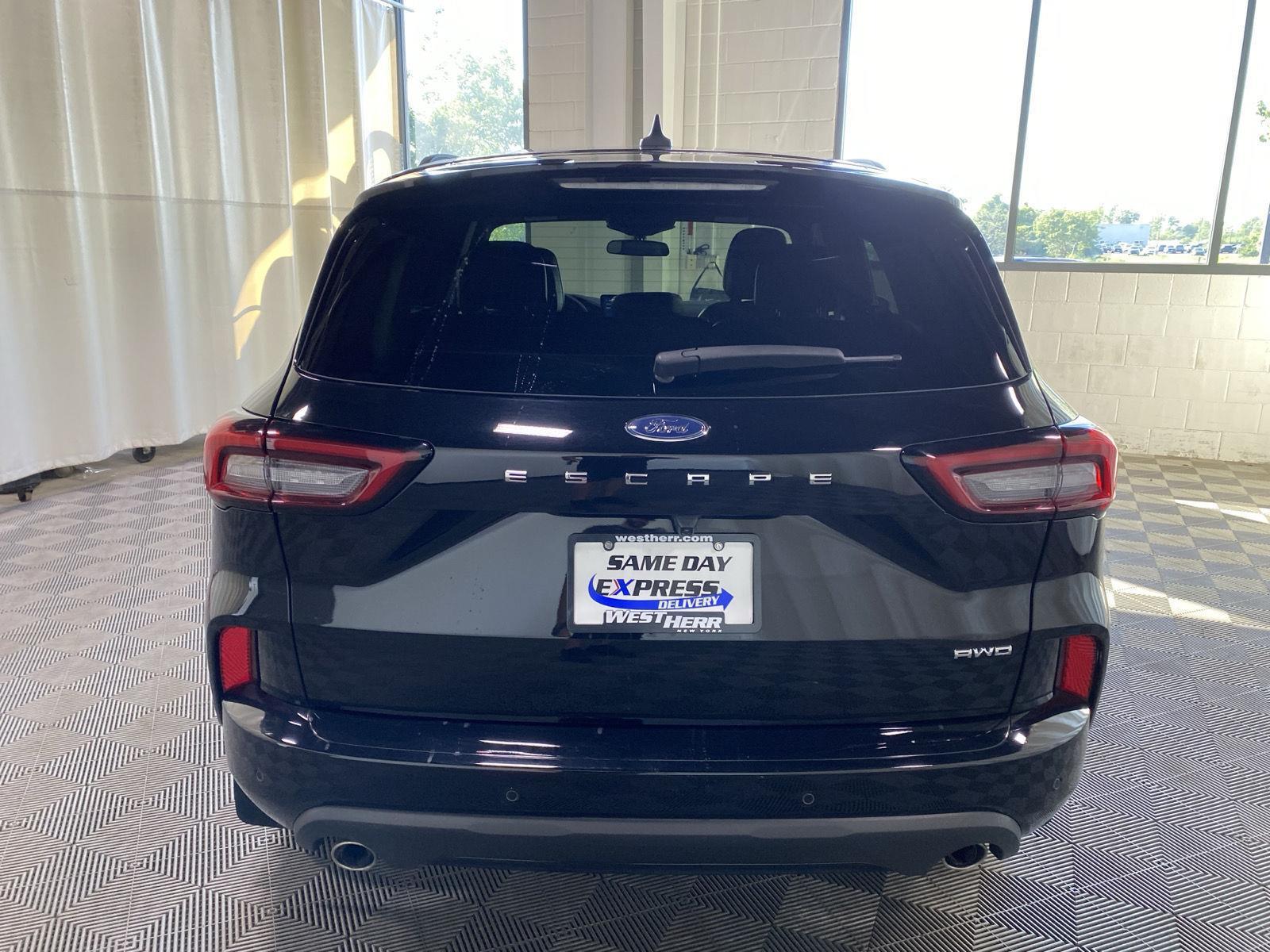 Used 2023 Agate Black Ford ST-Line Select image 6