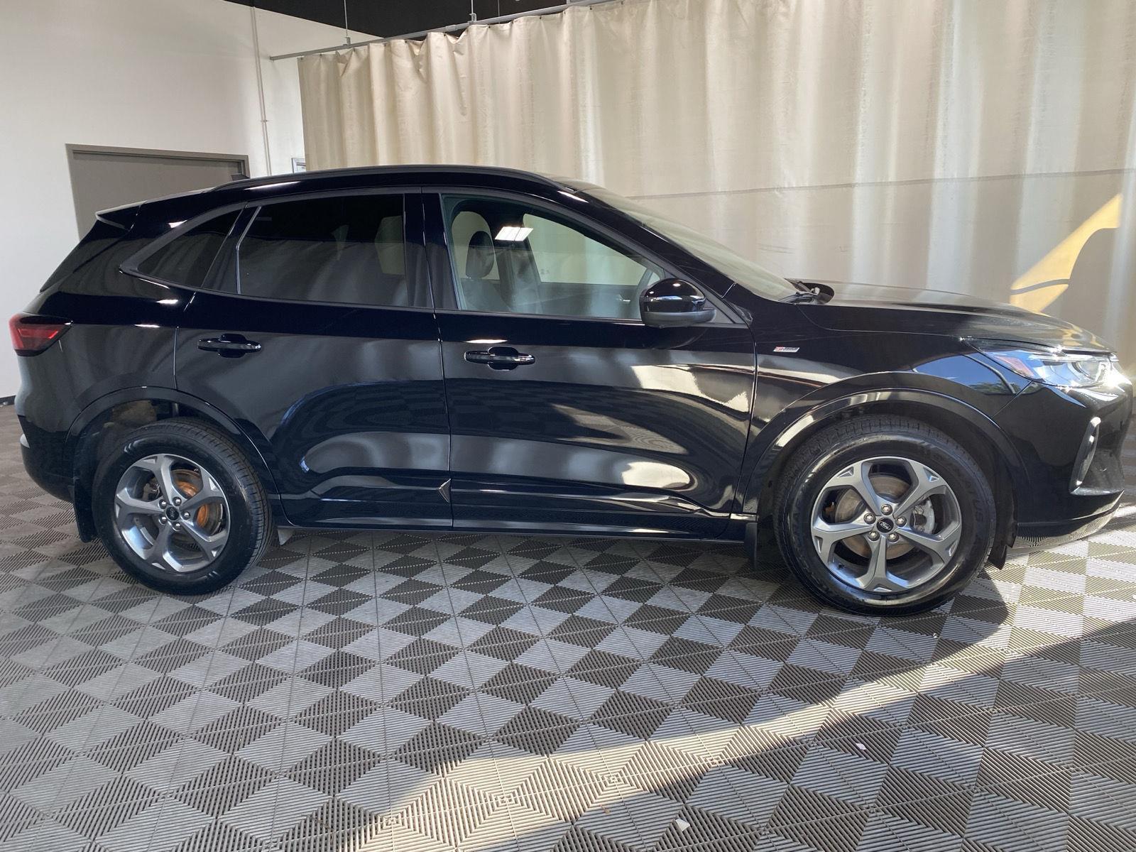 Used 2023 Agate Black Ford ST-Line Select image 8