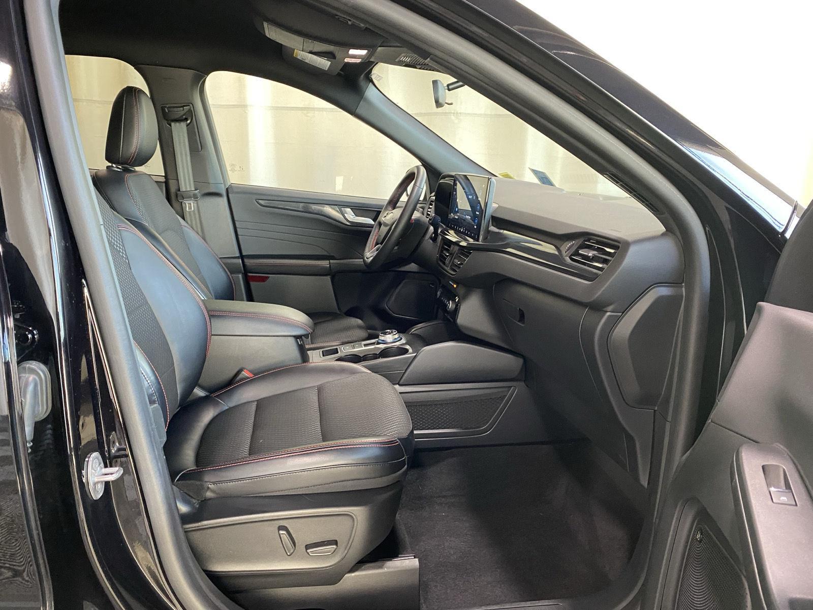 Used 2023 Agate Black Ford ST-Line Select image 11
