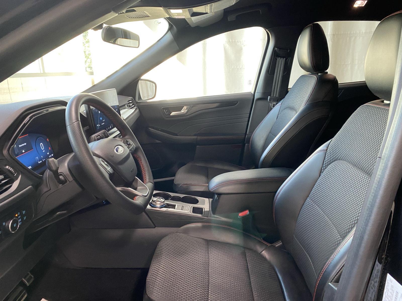 Used 2023 Agate Black Ford ST-Line Select image 16