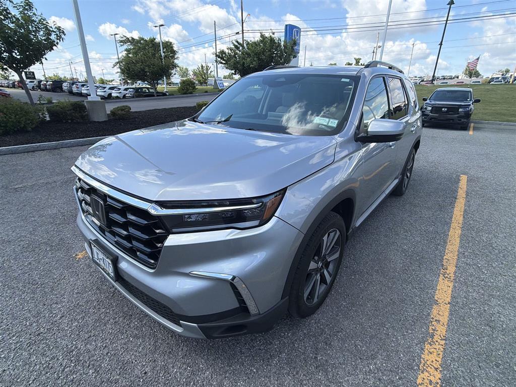 Used 2024 Lunar Silver Metallic Honda Touring image 2