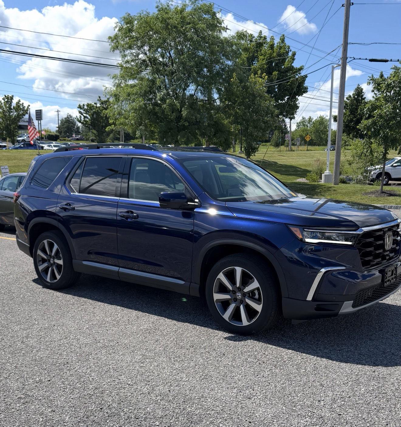 Black (Obsidian Blue Pearl) 2025 Honda Pilot SUV / Crossover All-Wheel Drive Automatic