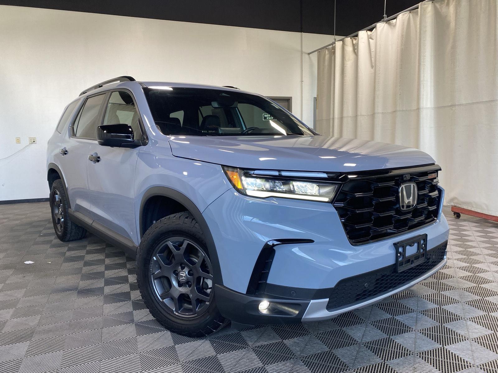 Sonic Gray Pearl 2025 Honda Pilot SUV / Crossover All-Wheel Drive Automatic