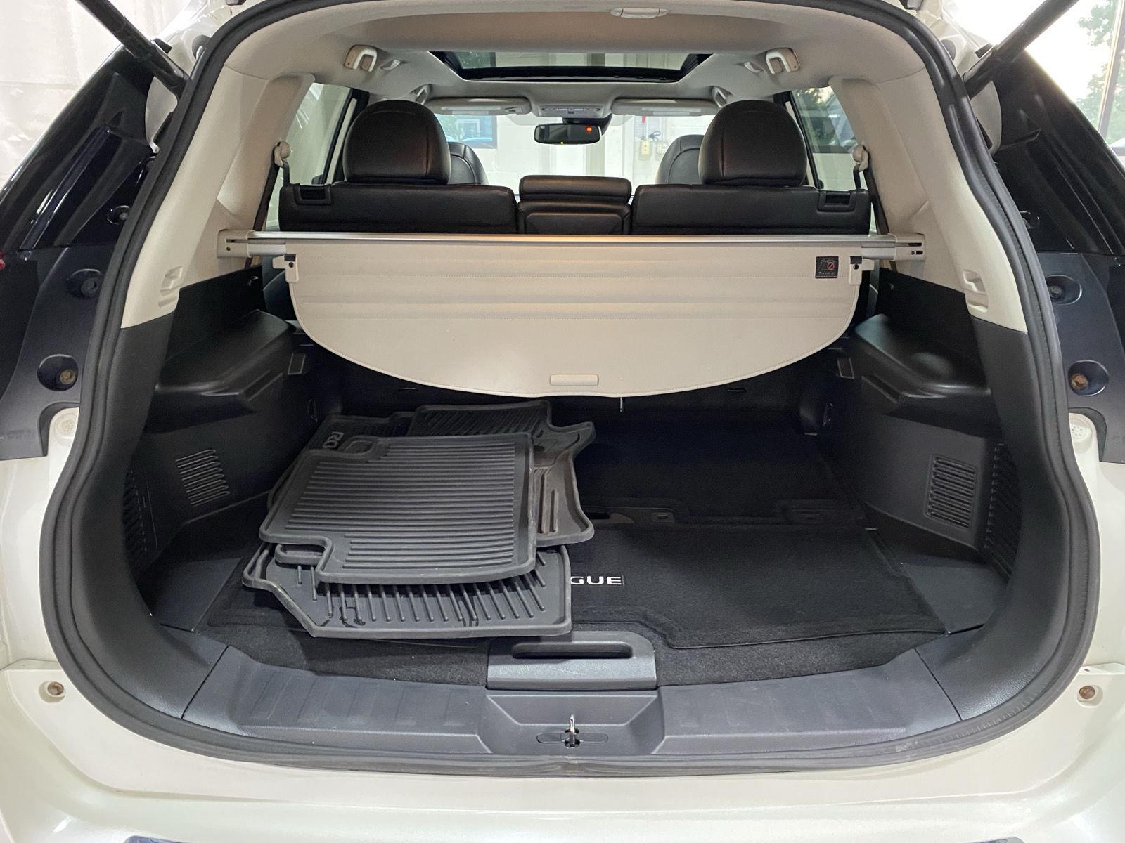 Used 2017 Pearl White Nissan SL image 14