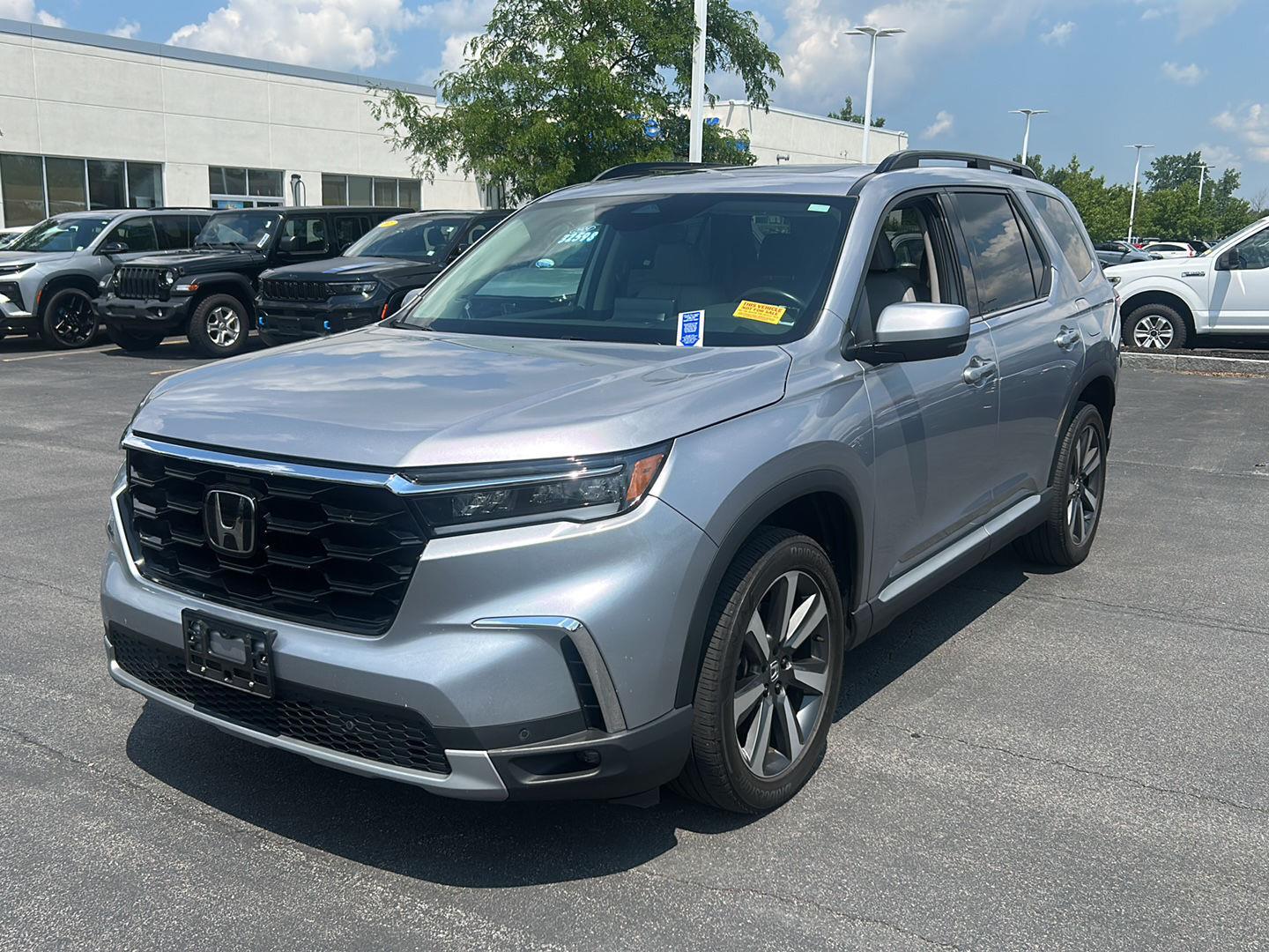 Used 2024 Lunar Silver Metallic Honda Touring image 4
