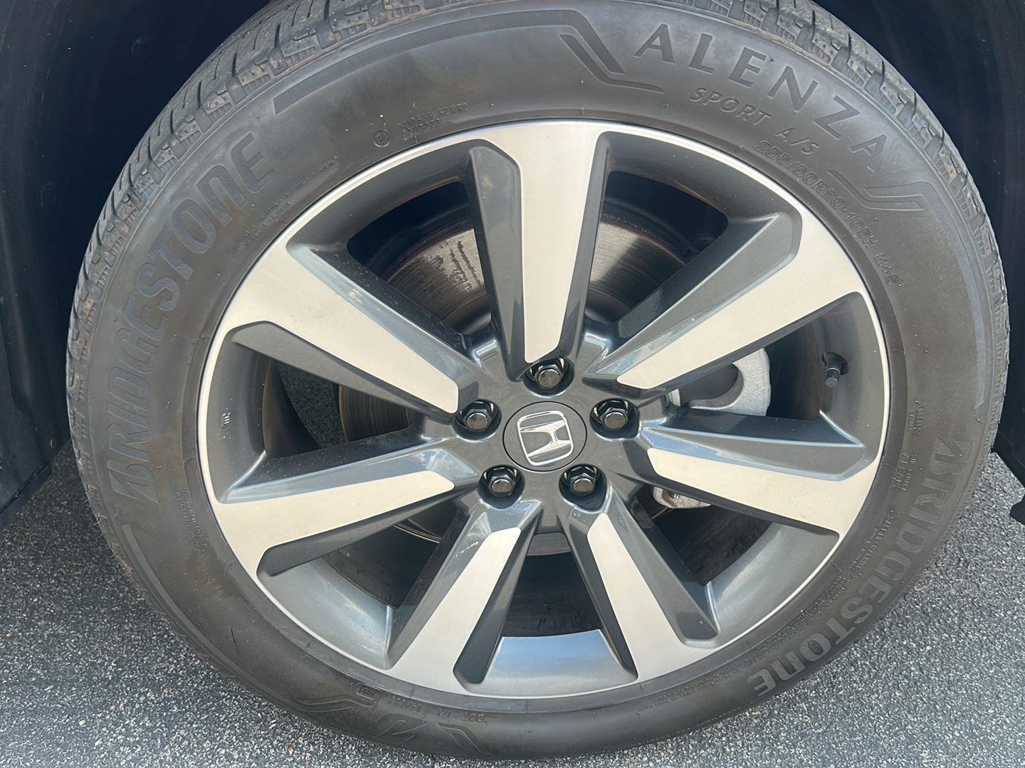 Used 2024 Lunar Silver Metallic Honda Touring image 6