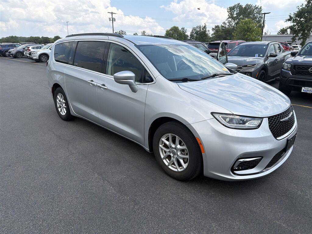 Used 2022 Silver Mist Clearcoat Chrysler Touring L image 9