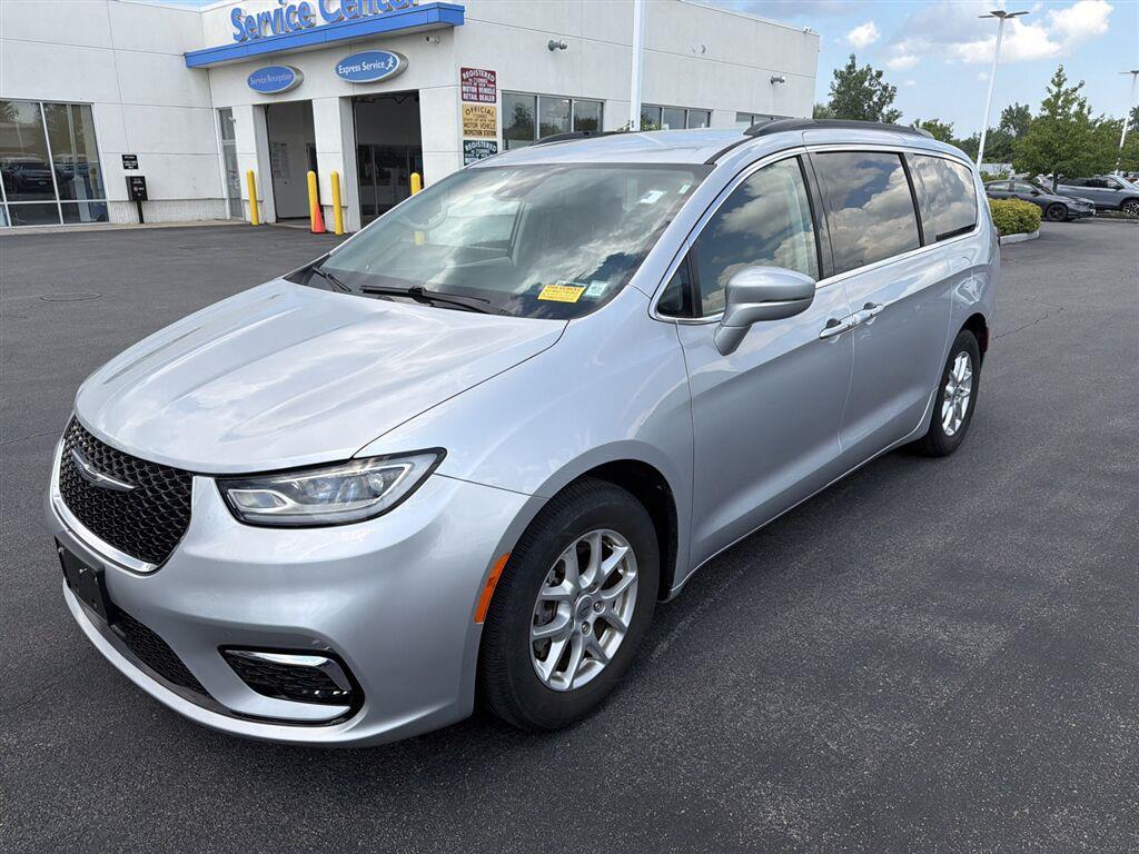 Used 2022 Silver Mist Clearcoat Chrysler Touring L image 11