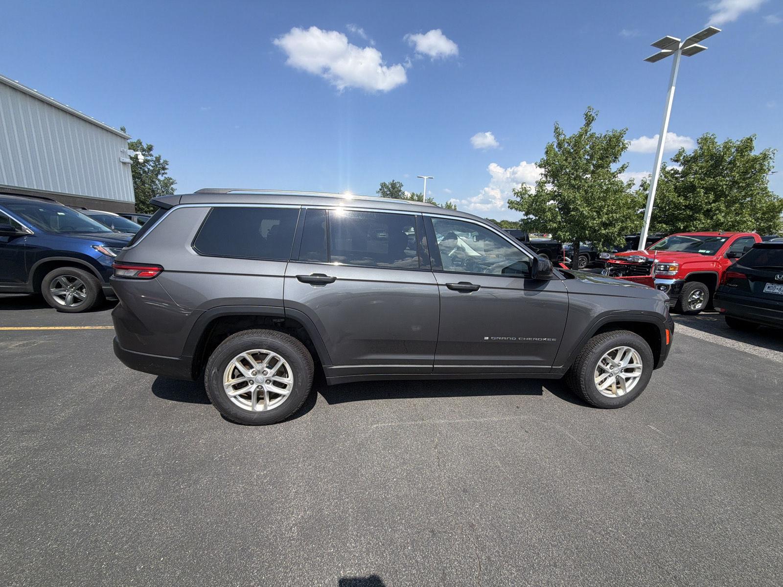 Used 2021 Baltic Gray Metallic Clearcoat Jeep Laredo image 14