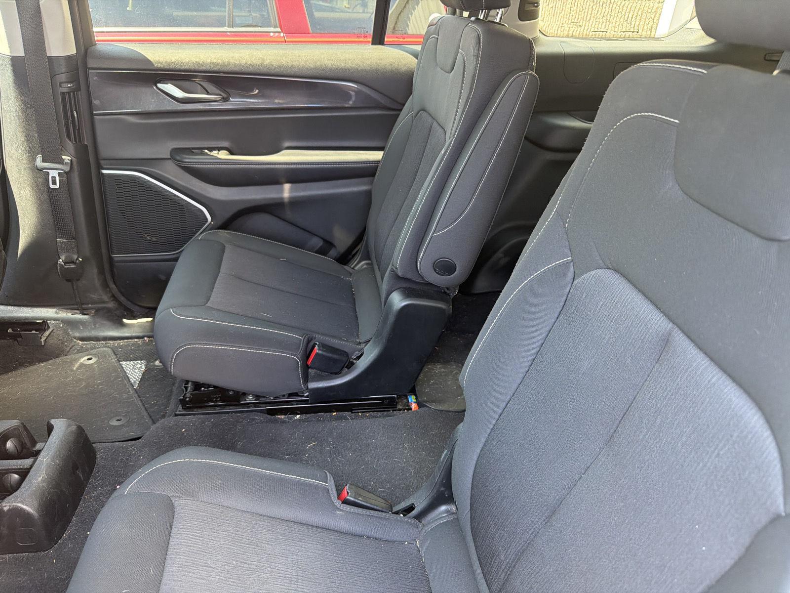 Used 2021 Baltic Gray Metallic Clearcoat Jeep Laredo image 16
