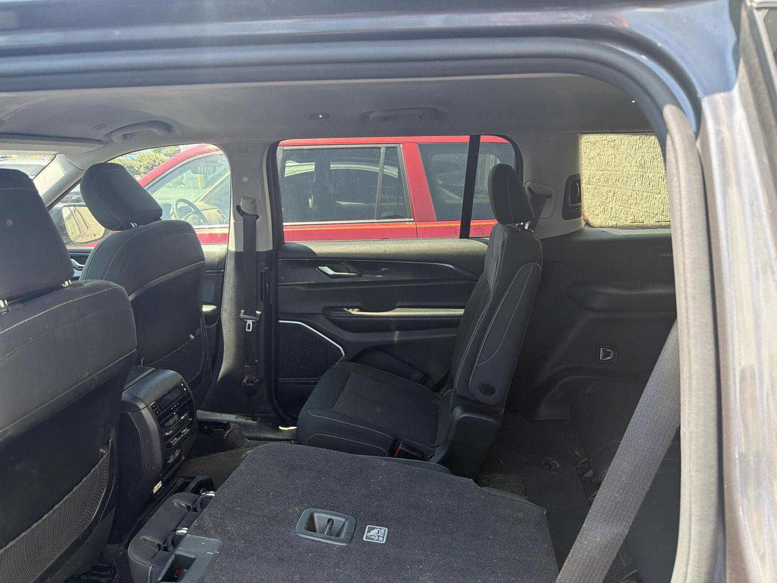 Used 2021 Baltic Gray Metallic Clearcoat Jeep Laredo image 17