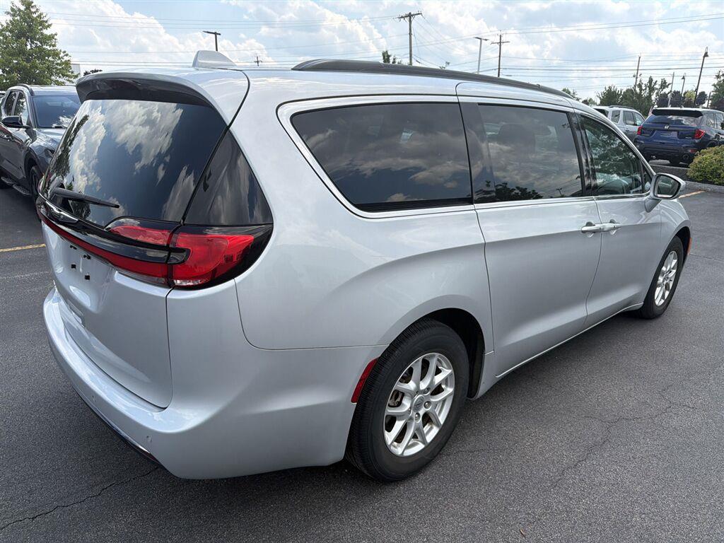 Used 2022 Silver Mist Clearcoat Chrysler Touring L image 19