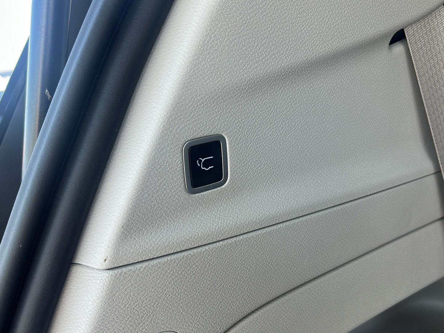 Used 2022 Silver Mist Clearcoat Chrysler Touring L image 20