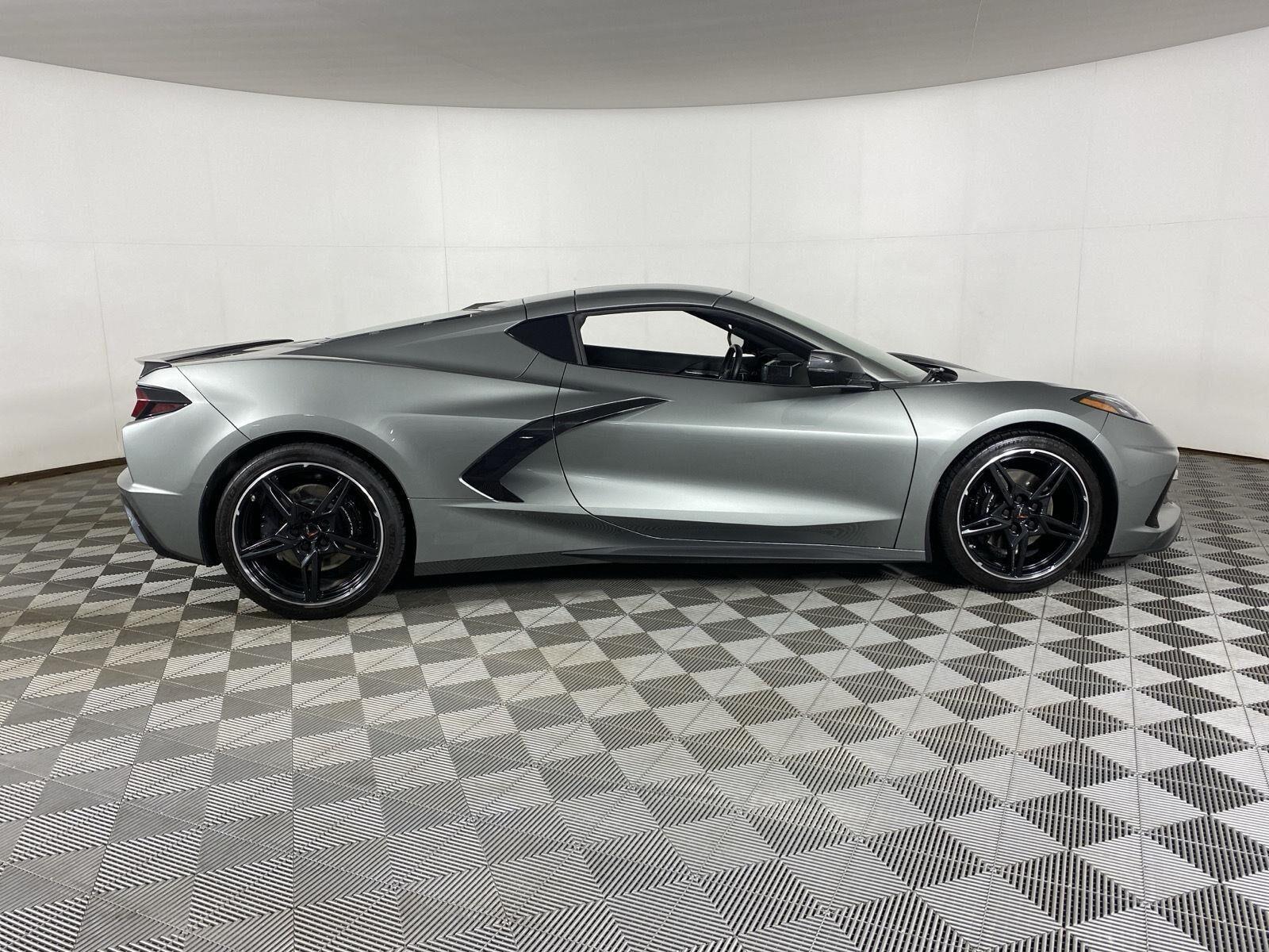 Used 2023 Hypersonic Gray Metallic Chevrolet 2LT image 6