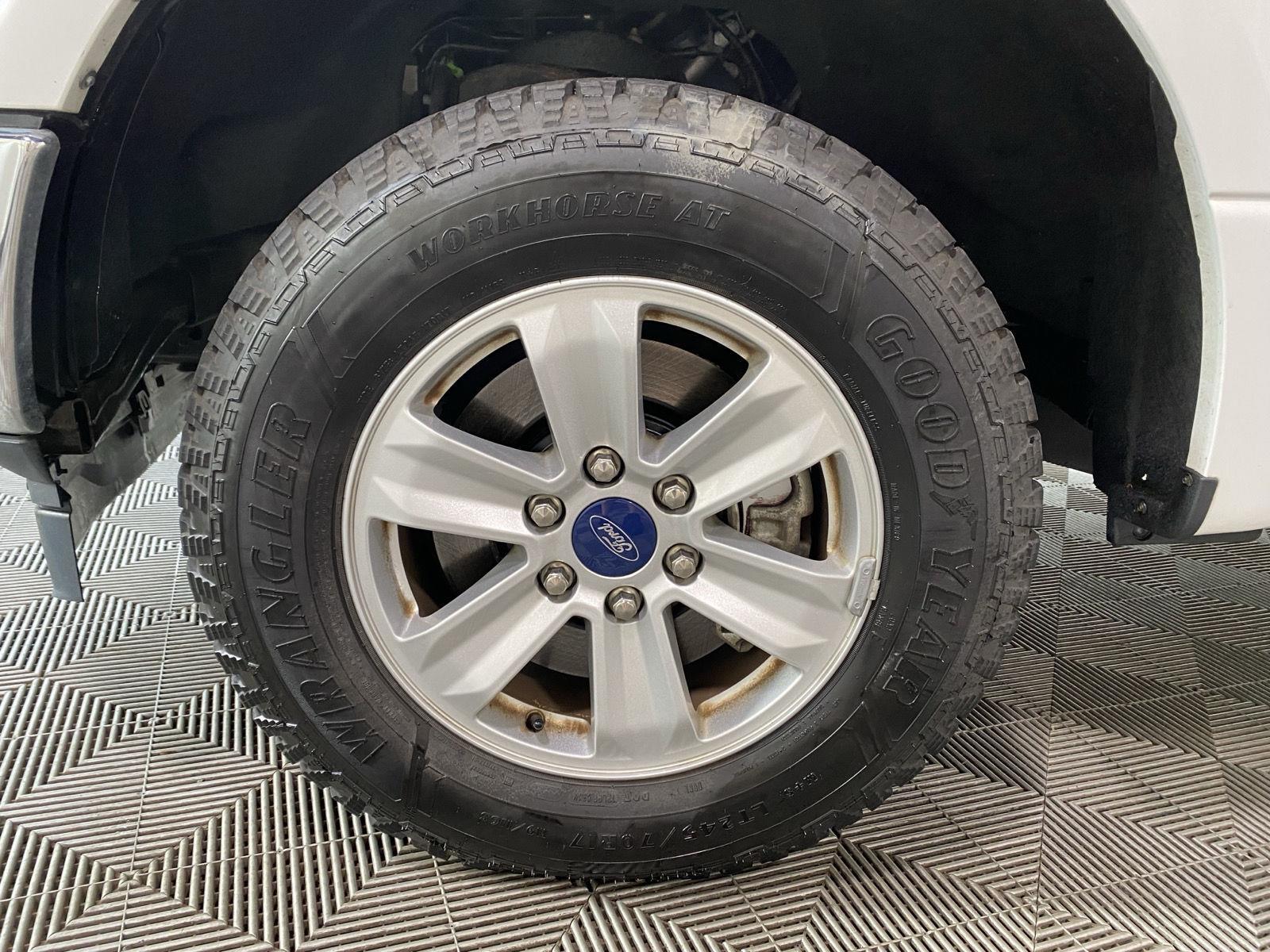 Used 2019 Oxford White Ford XLT image 10