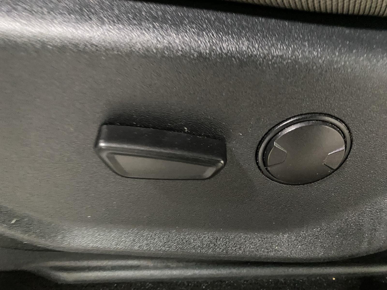 Used 2019 Oxford White Ford XLT image 17