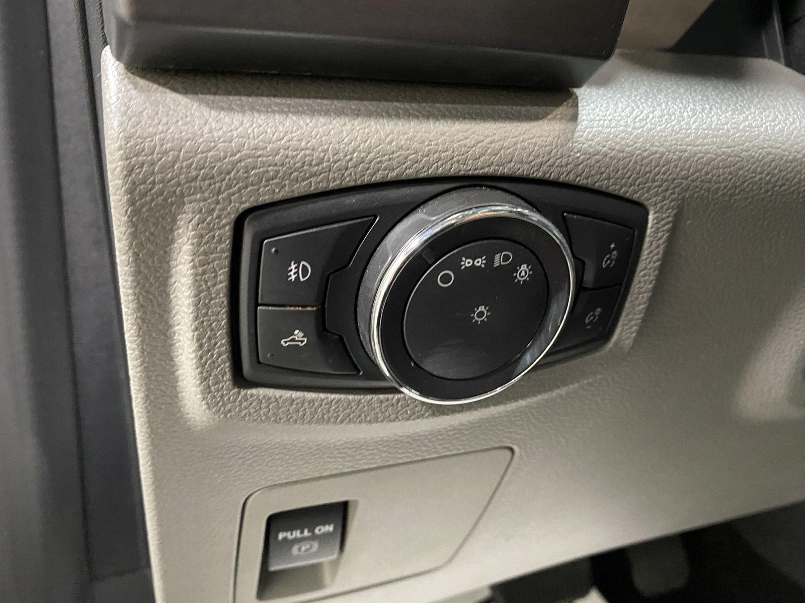 Used 2019 Oxford White Ford XLT image 18