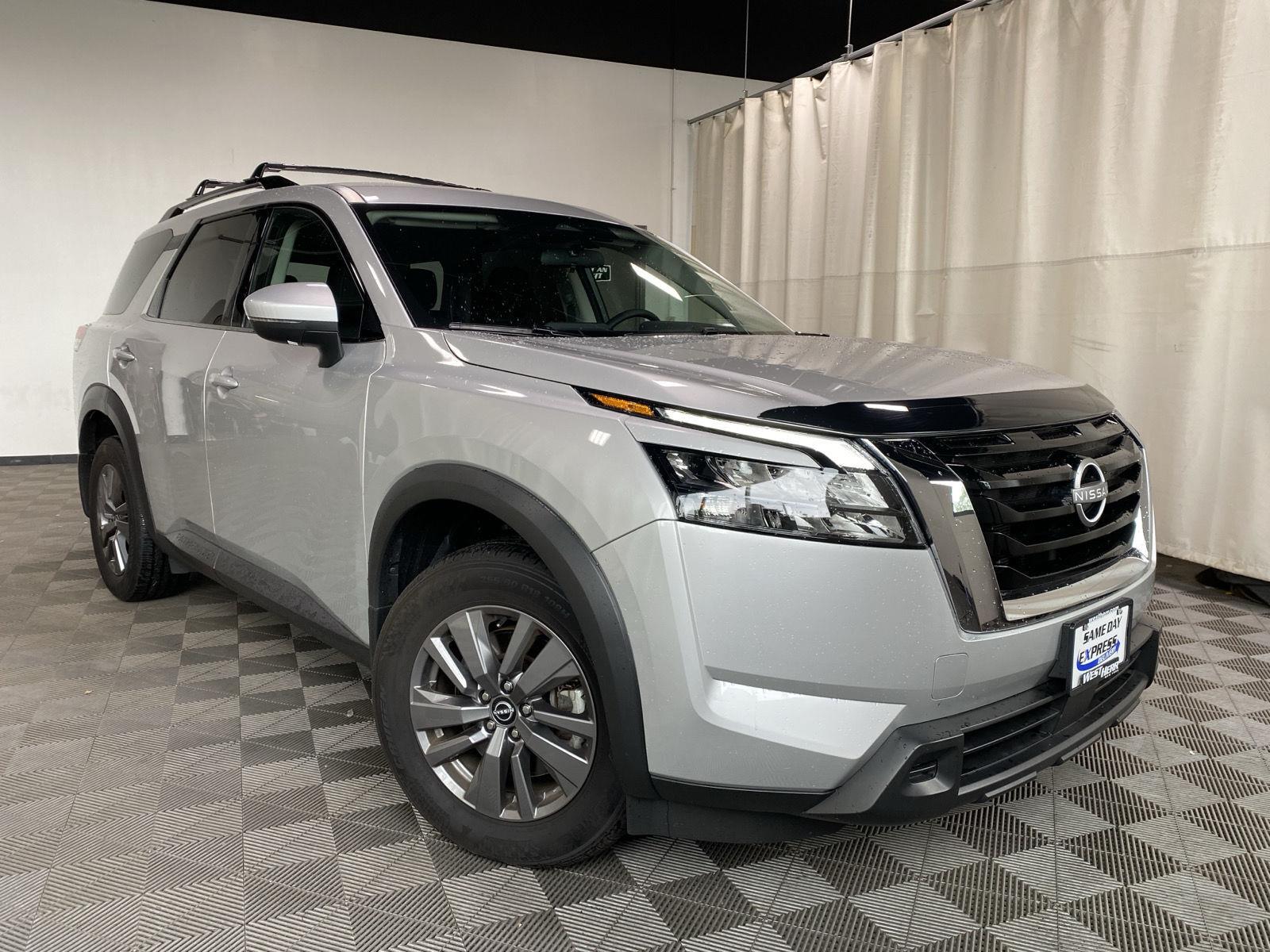 Brilliant Silver Metallic 2024 Nissan Pathfinder SUV / Crossover All-Wheel Drive Automatic