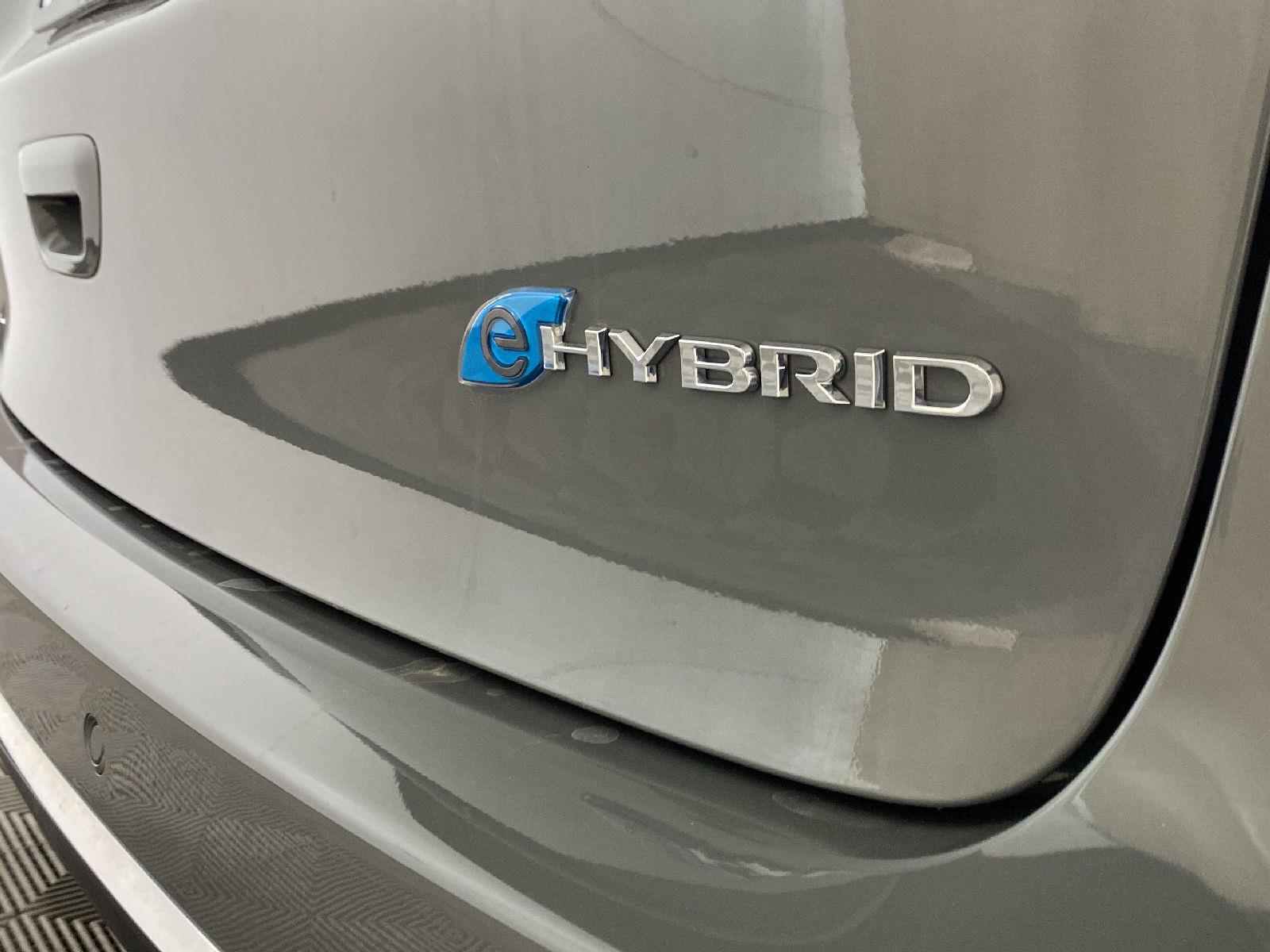 Used 2023 Ceramic Gray Clearcoat Chrysler Hybrid Limited image 18