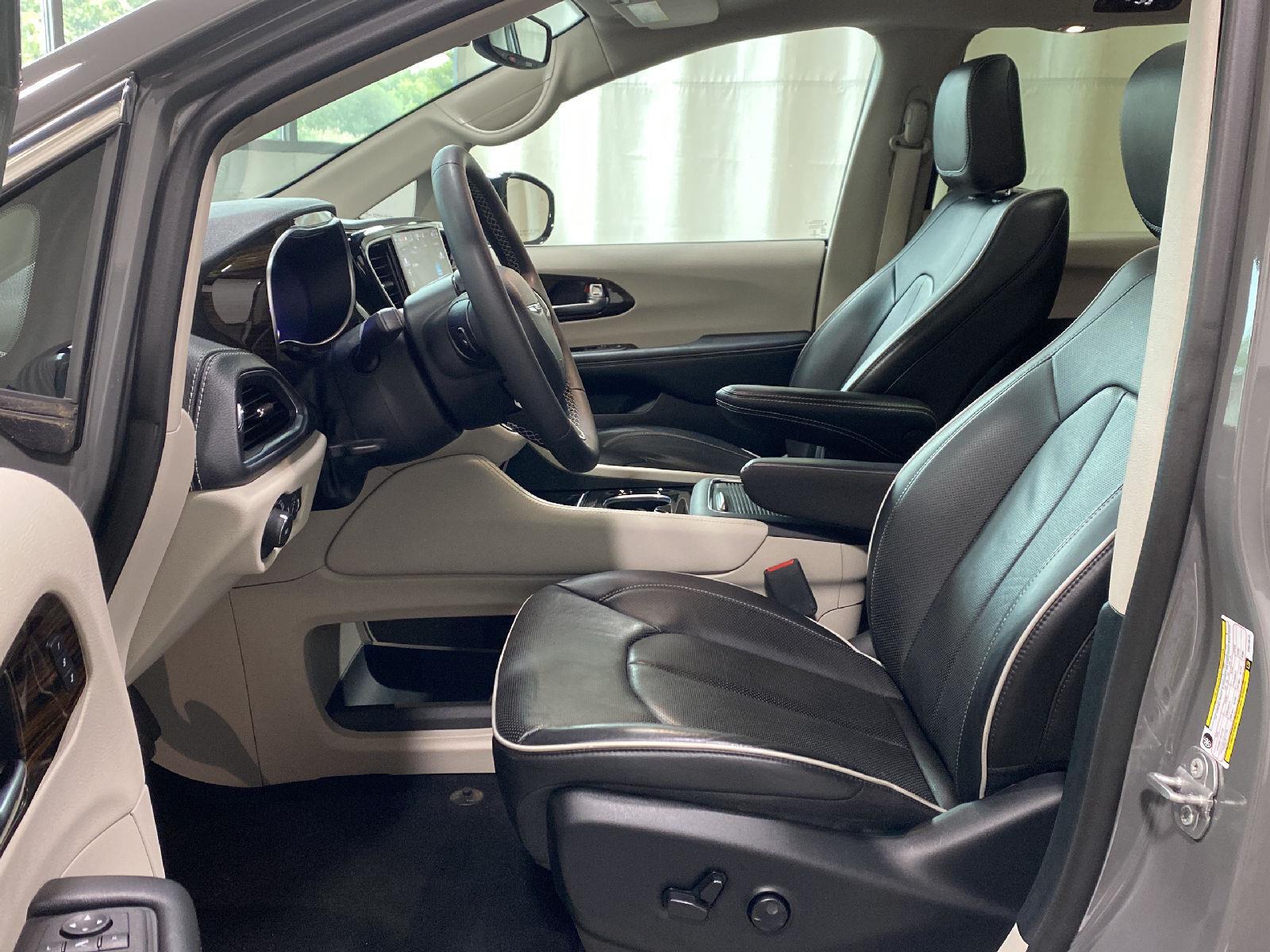 Used 2023 Ceramic Gray Clearcoat Chrysler Hybrid Limited image 21