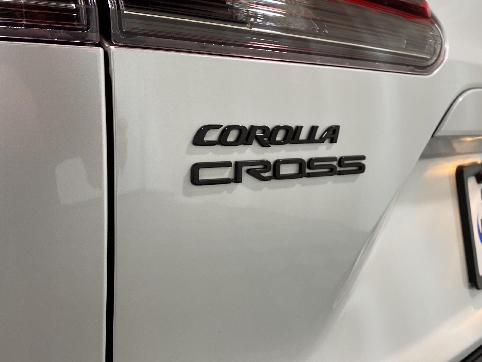 Used 2024 Wind Chill Pearl Toyota XSE image 17