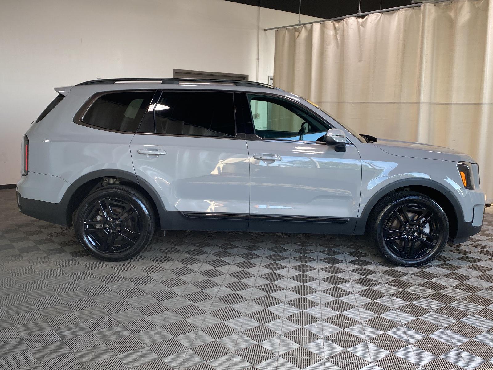 Used 2025 Wolf Gray Kia EX X-Line image 3