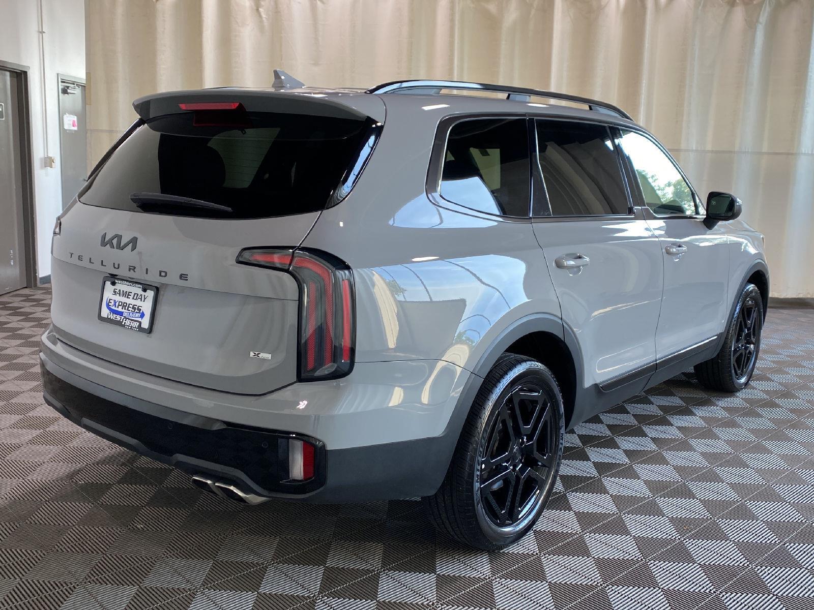 Used 2025 Wolf Gray Kia EX X-Line image 4