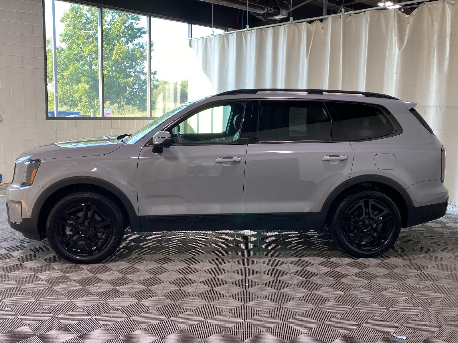 Used 2025 Wolf Gray Kia EX X-Line image 7