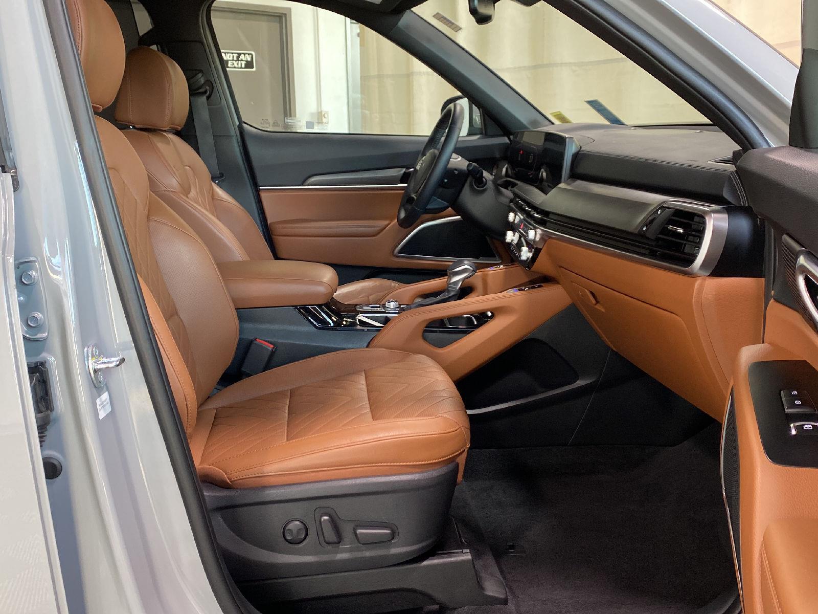 Used 2025 Wolf Gray Kia EX X-Line image 13
