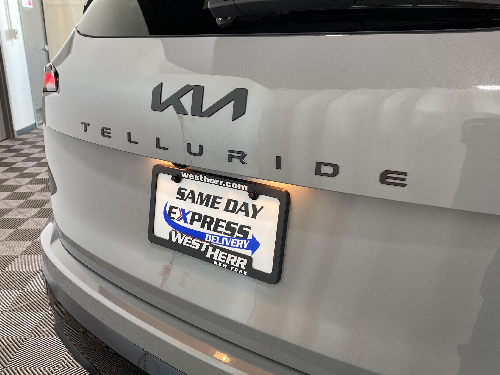 Used 2025 Wolf Gray Kia EX X-Line image 19