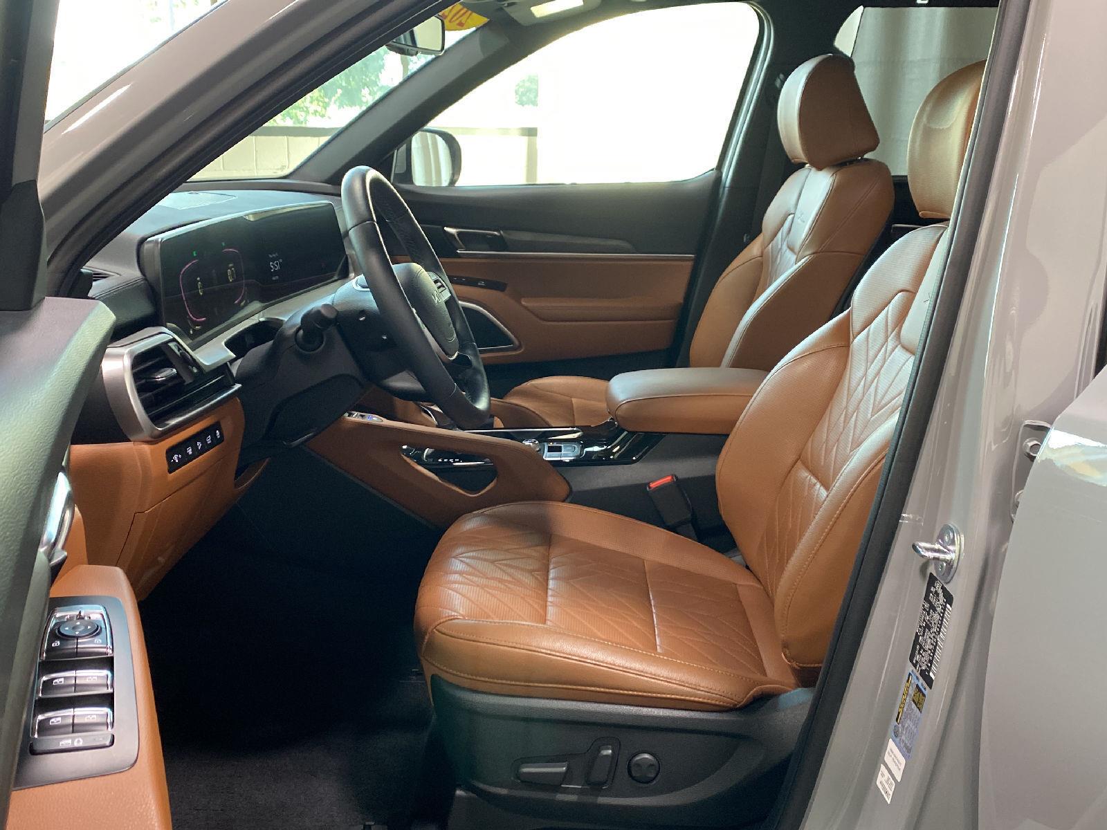 Used 2025 Wolf Gray Kia EX X-Line image 23
