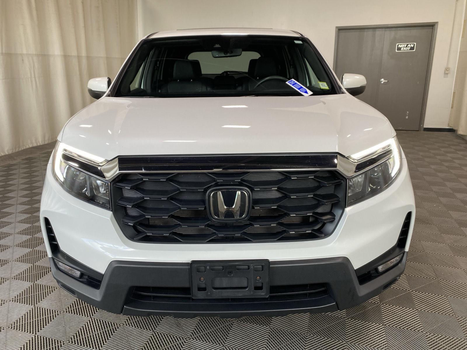 Certified Used 2023 Platinum White Pearl Honda EX-L image 4
