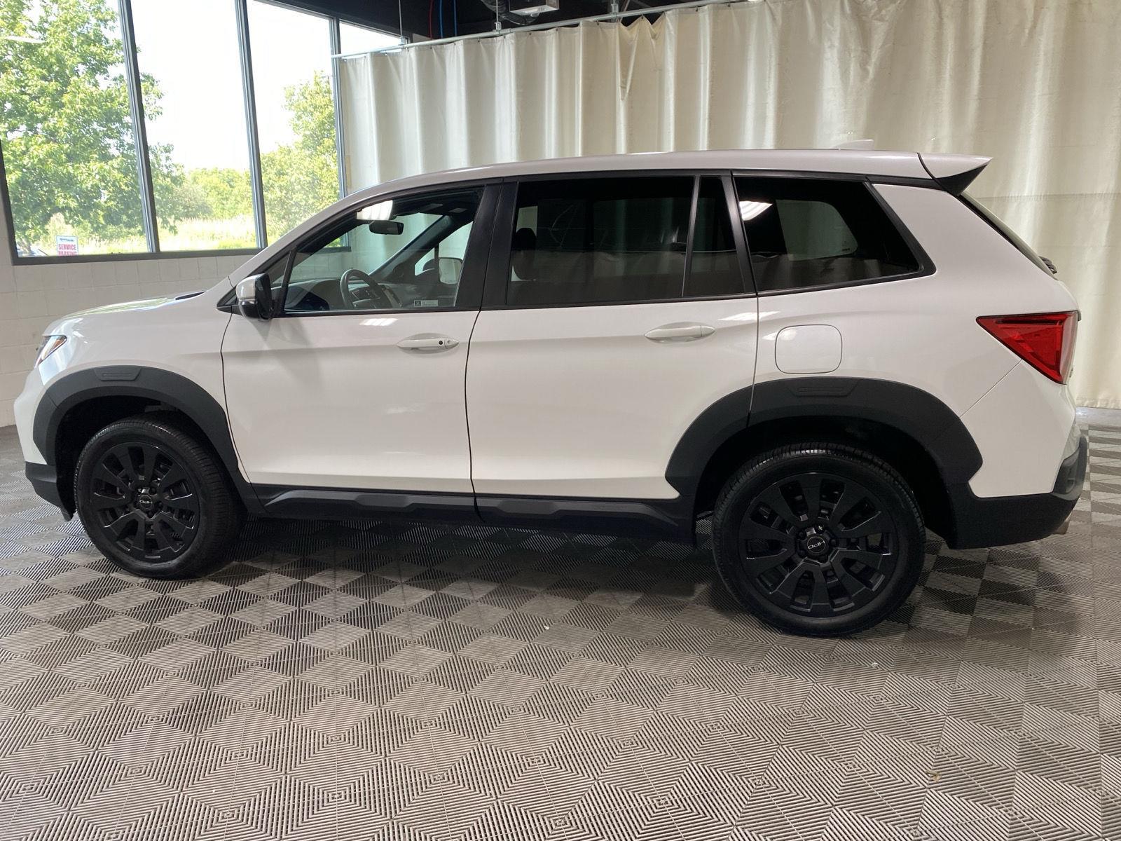 Certified Used 2023 Platinum White Pearl Honda EX-L image 6