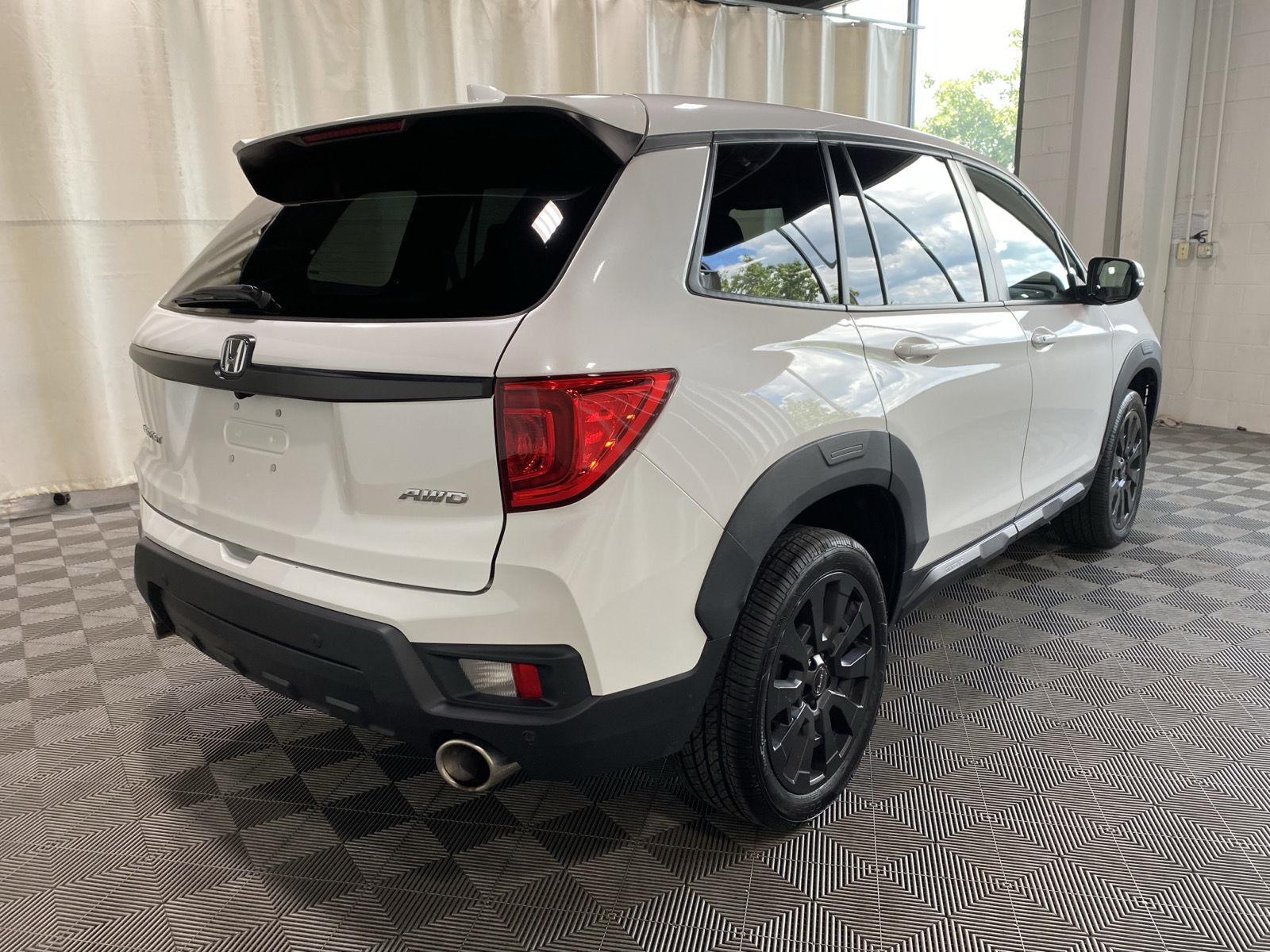 Certified Used 2023 Platinum White Pearl Honda EX-L image 9