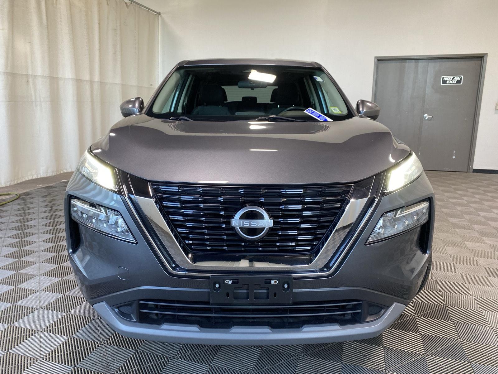 Used 2023 Gun Metallic Nissan SV image 3