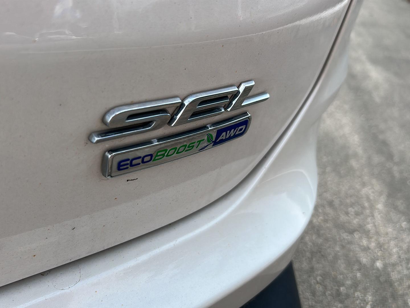Used 2019 White Platinum Metallic Tri-Coat Ford SEL image 7