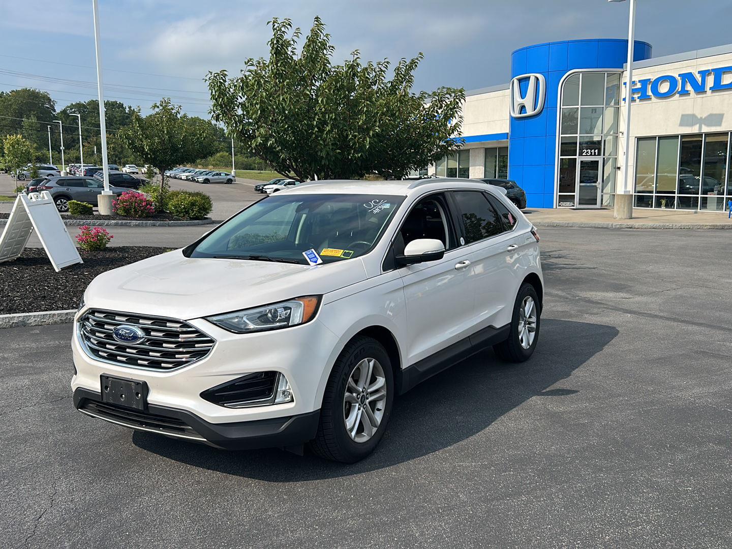 Used 2019 White Platinum Metallic Tri-Coat Ford SEL image 2