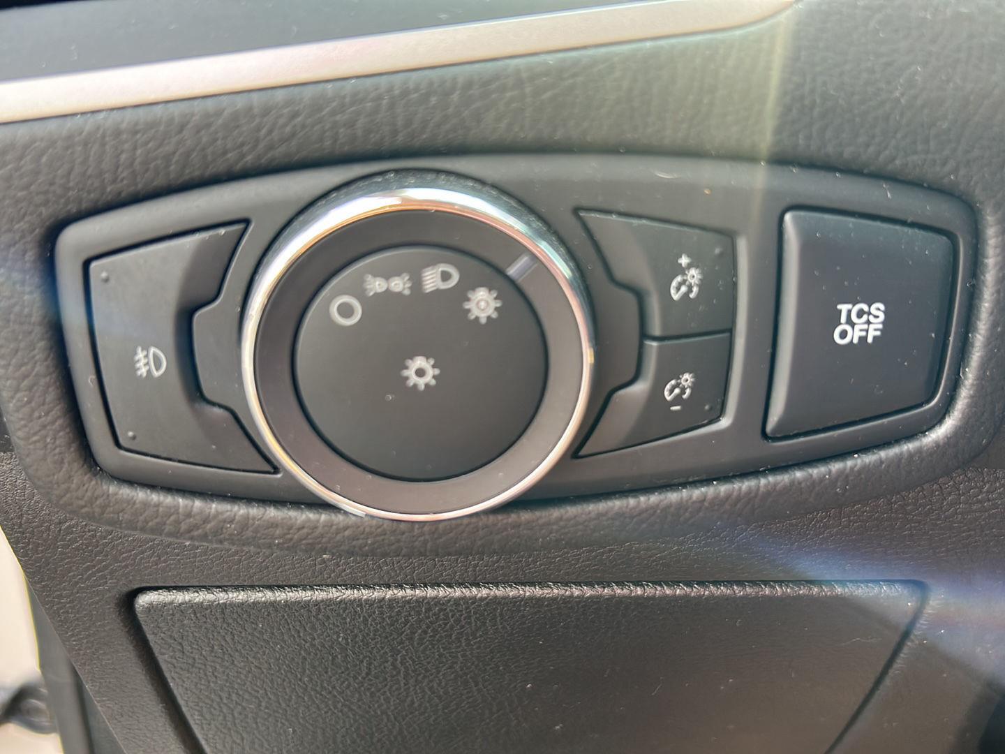 Used 2019 White Platinum Metallic Tri-Coat Ford SEL image 17