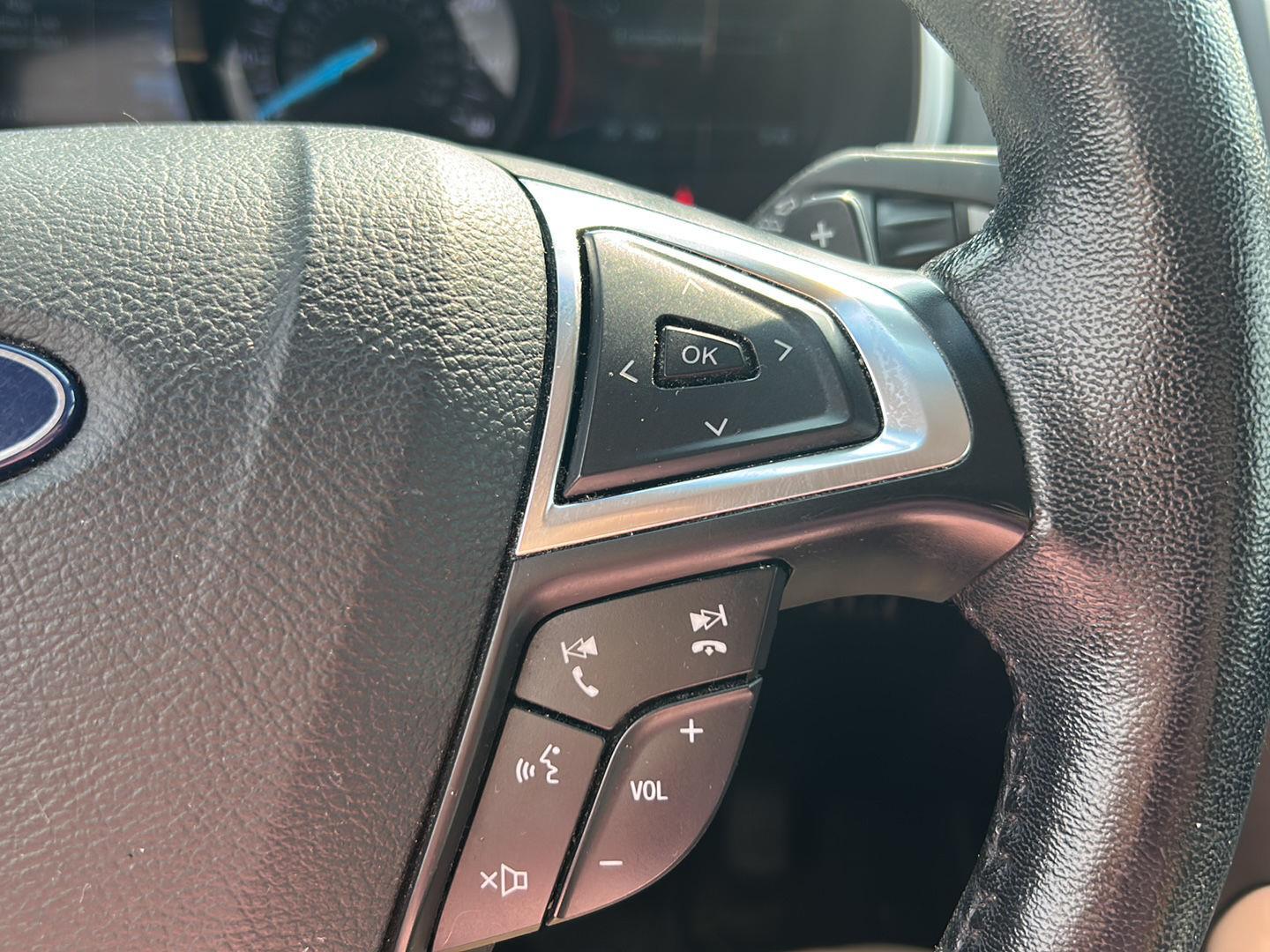 Used 2019 White Platinum Metallic Tri-Coat Ford SEL image 10