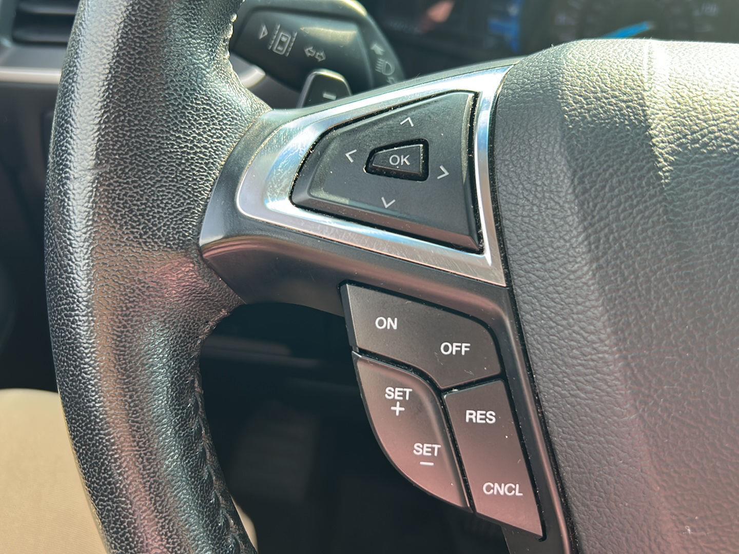 Used 2019 White Platinum Metallic Tri-Coat Ford SEL image 9