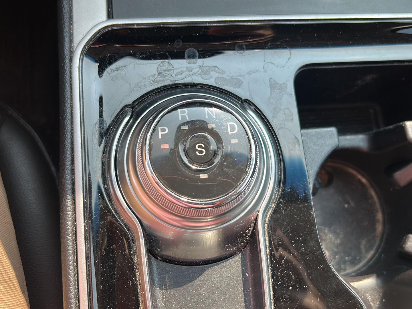 Used 2019 White Platinum Metallic Tri-Coat Ford SEL image 20