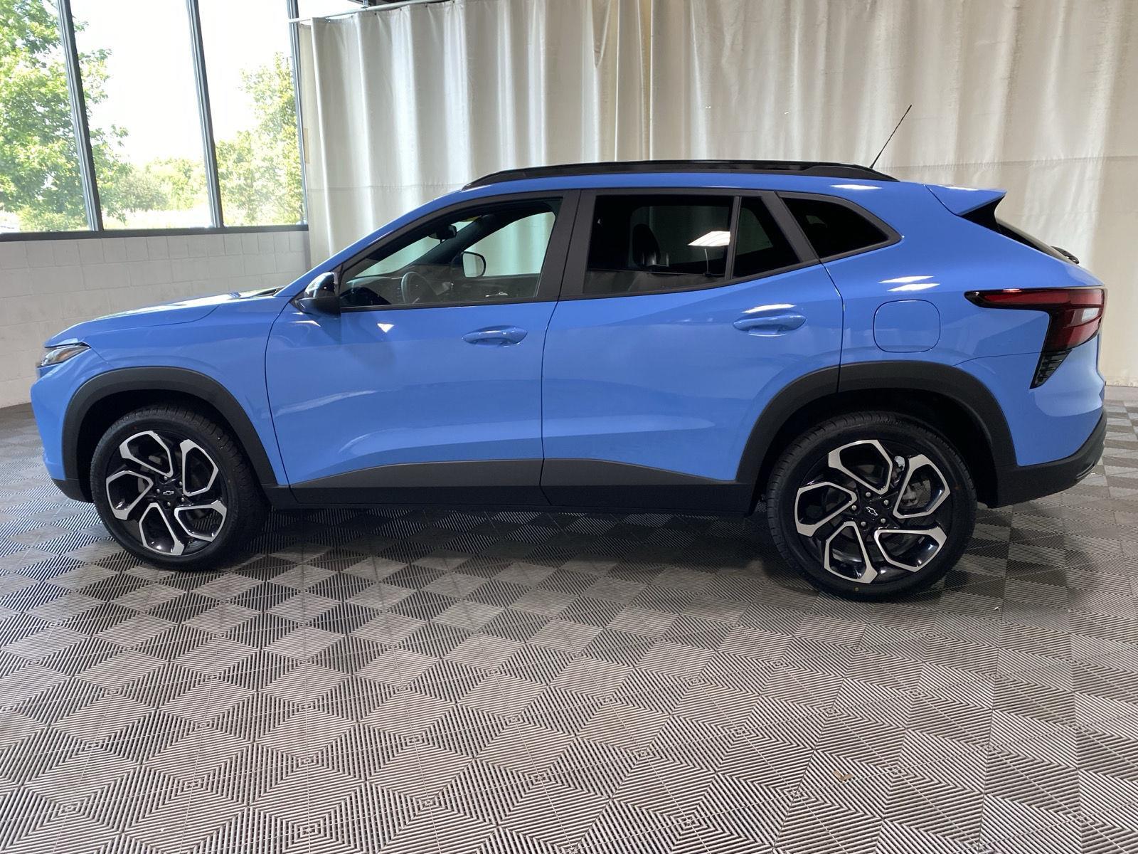 Used 2024 Fountain Blue Chevrolet RS image 4