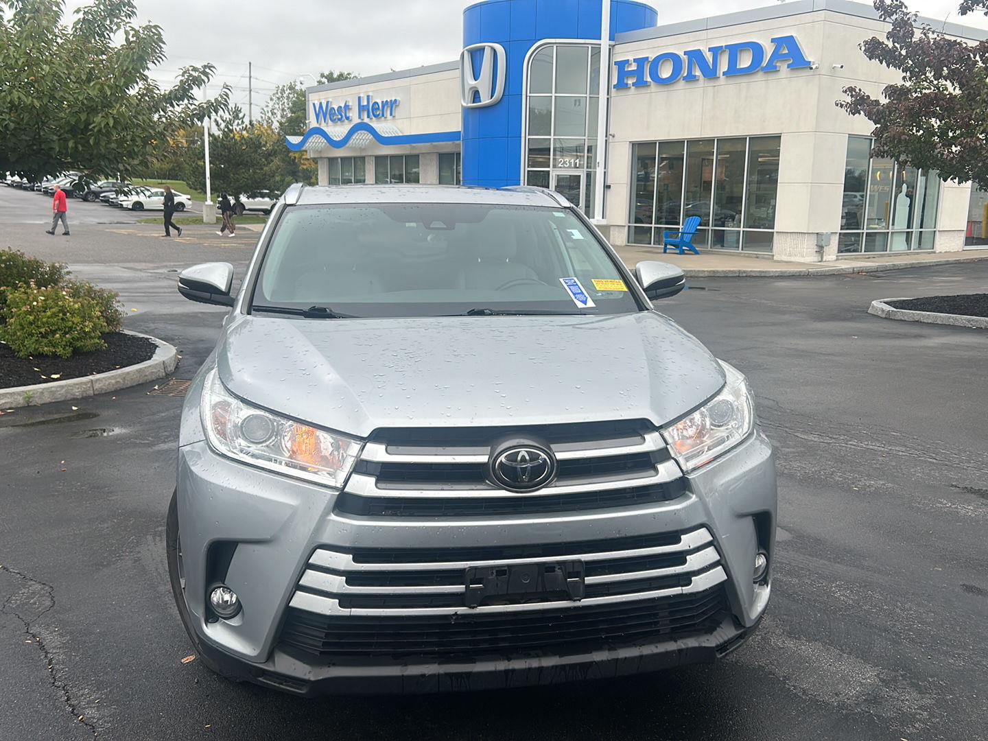 Used 2019 Celestial Silver Metallic Toyota XLE image 3