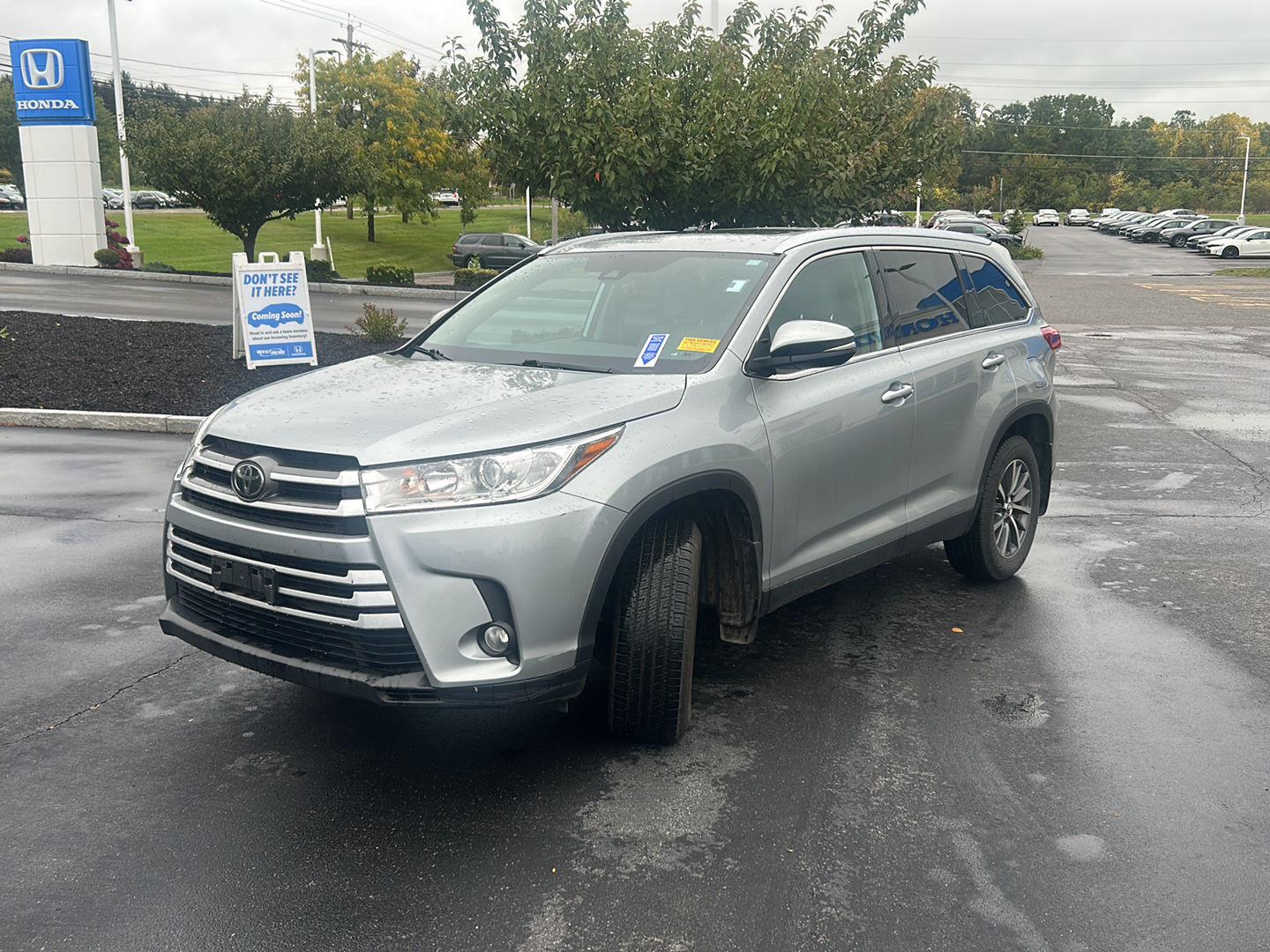 Used 2019 Celestial Silver Metallic Toyota XLE image 4